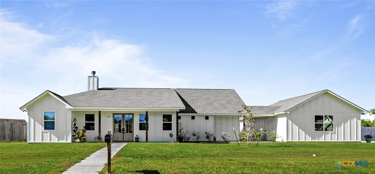 802 Celestial Lane, Edna, TX 77957 — photo 1