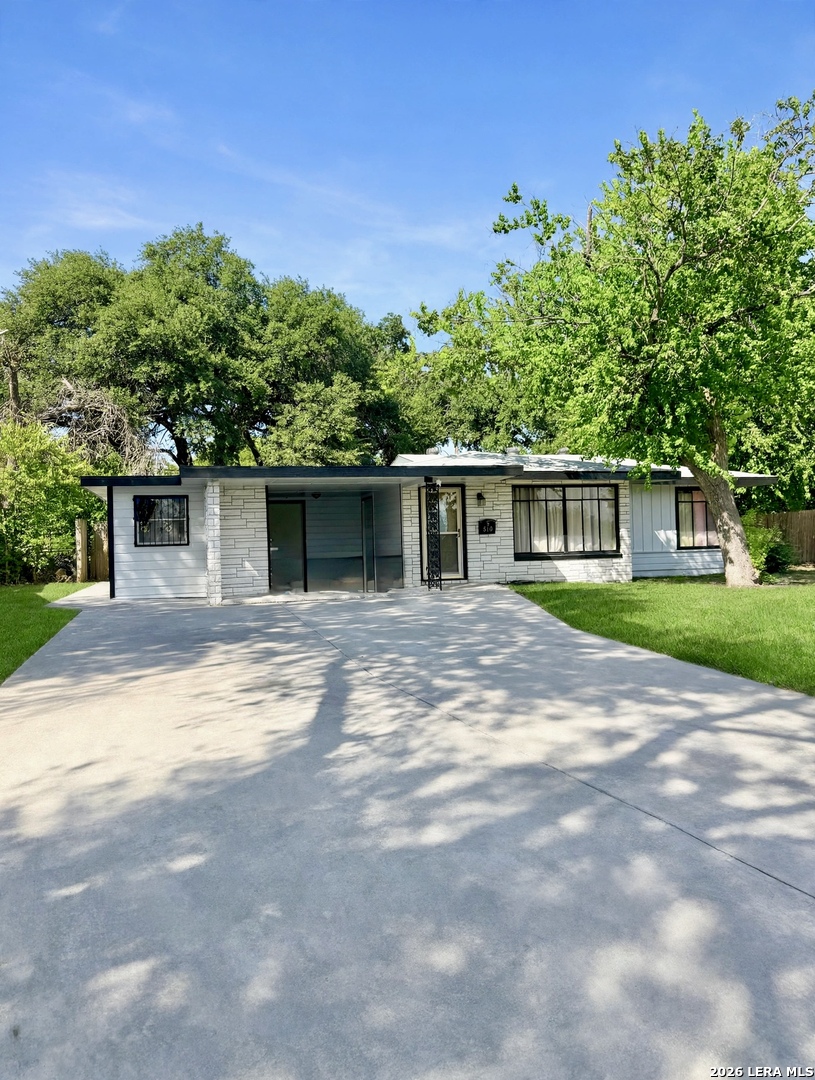 103 GREENHAVEN DR, San Antonio, TX 78201 — photo 1
