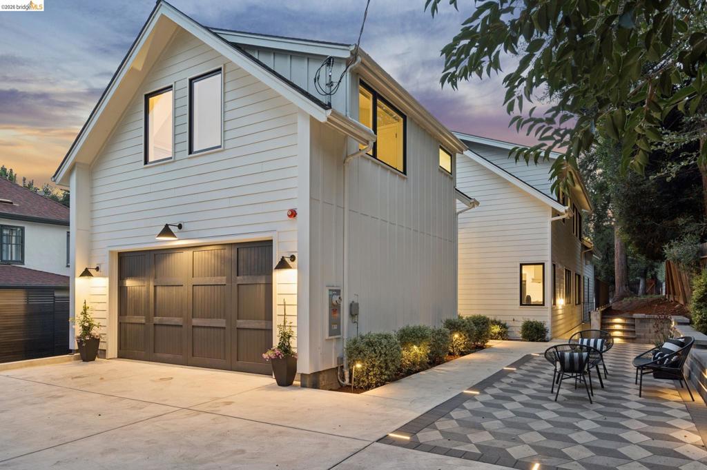 915 Grosvenor Place, Oakland, CA 94610-2510 — photo 1