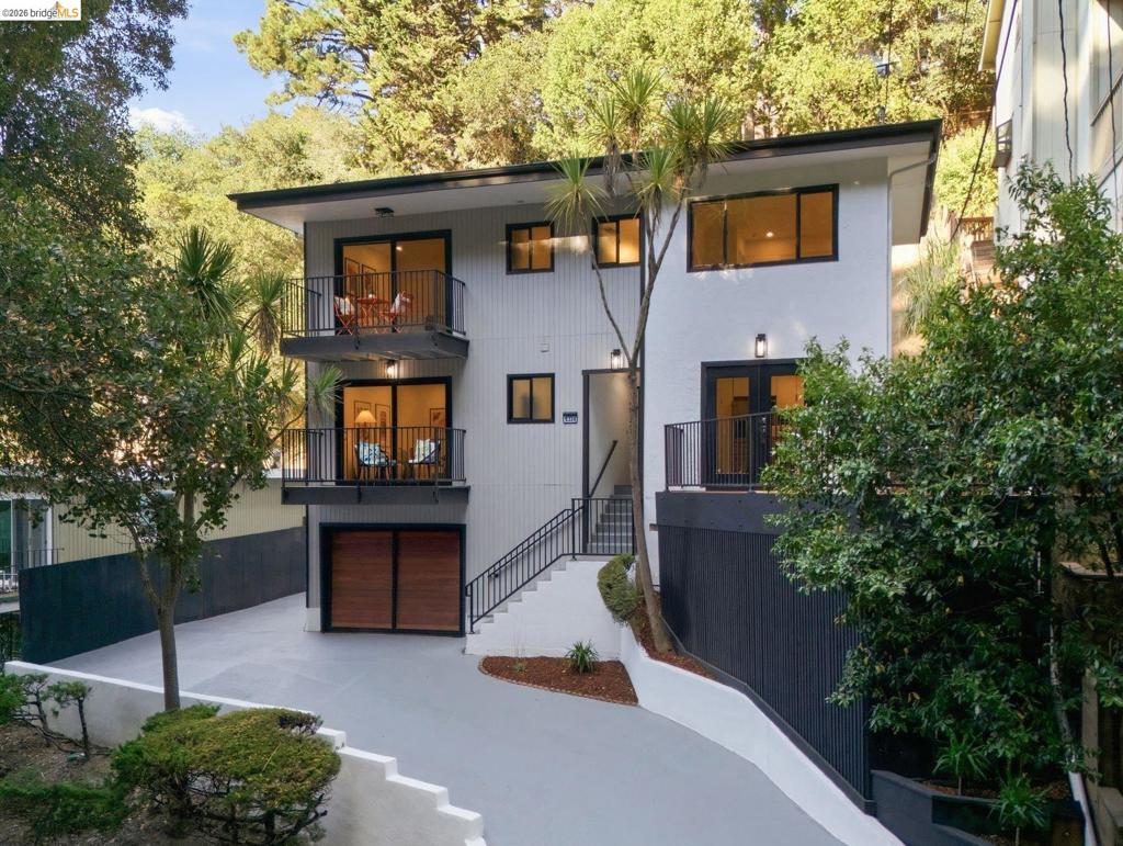 6334 Doran Dr, Oakland, CA 94611 — photo 1
