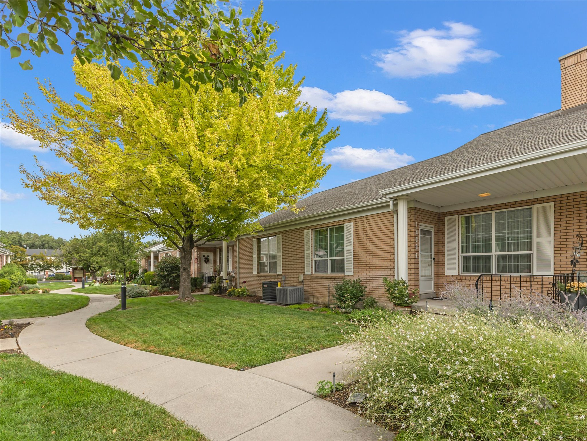 1400 E SAXONY PL #E, Holladay, UT 84117 — photo 1