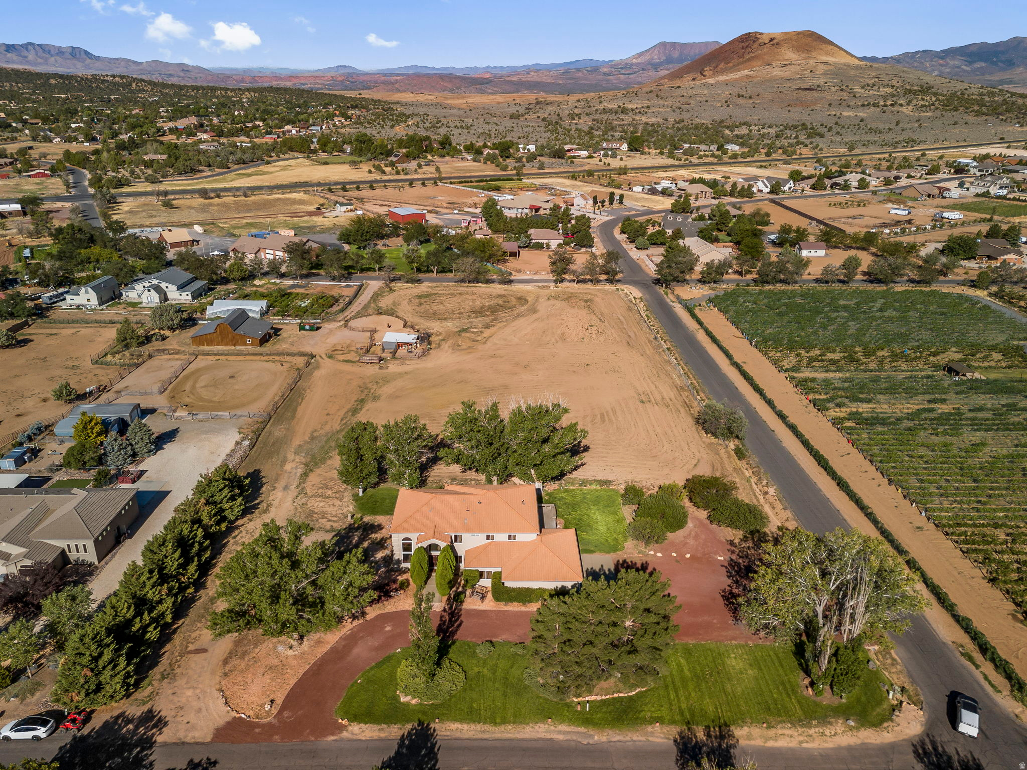 1217 N HORSEMANS PARK DR