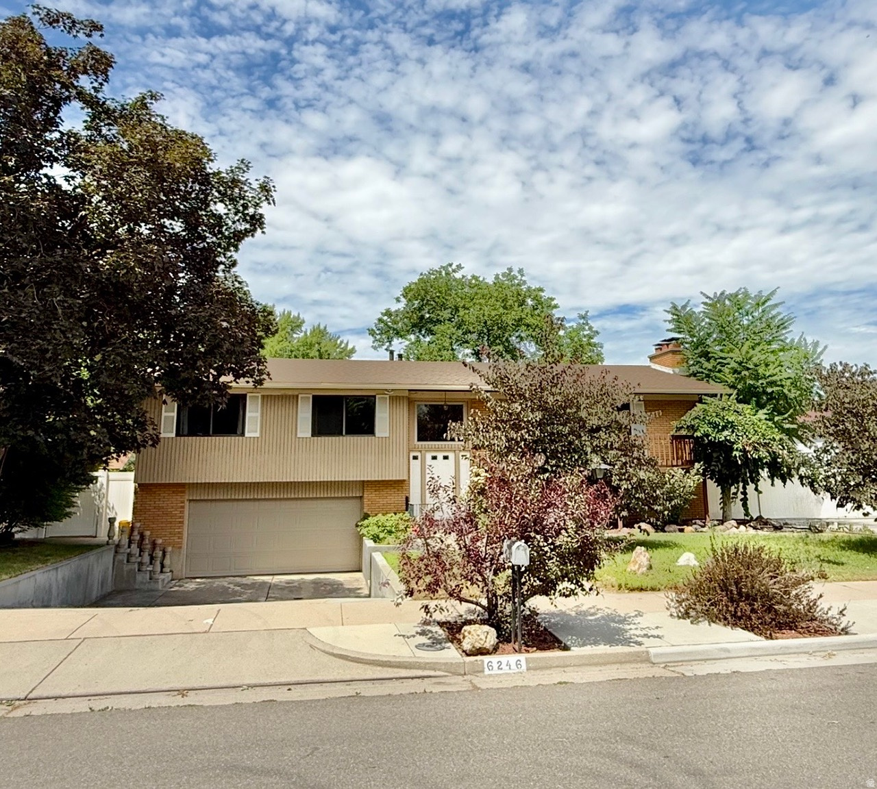 6246 S LORREEN DR, Murray, UT 84121 — photo 1