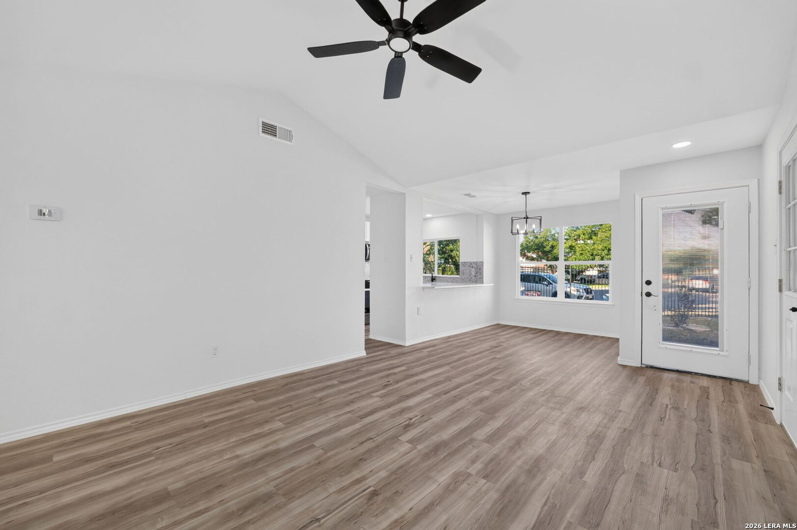 222 Vista Del Sur, ,  78207 — photo 1