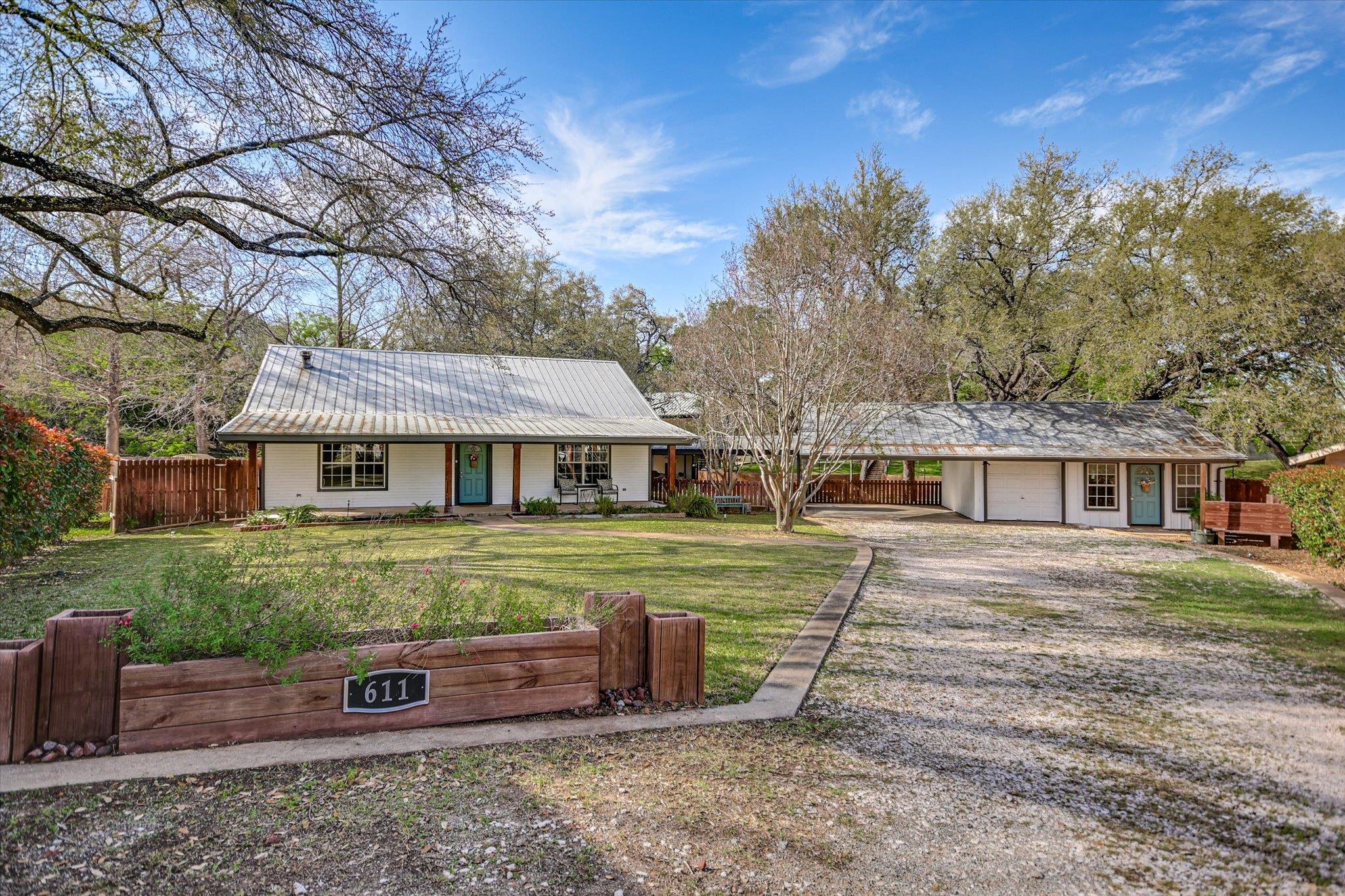 611 Thurman, Kingsland, TX 78639 — photo 1