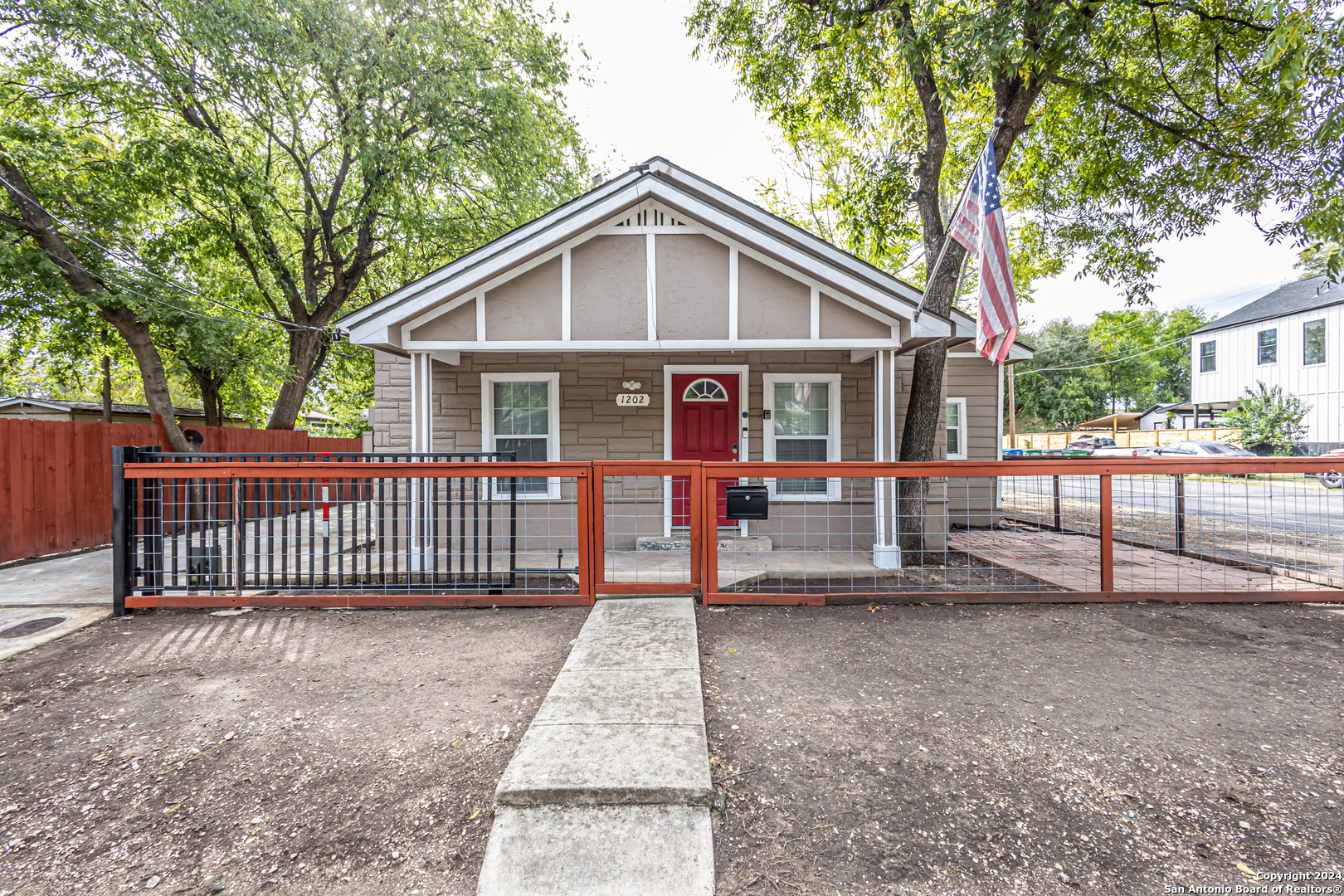 1202 N CENTER, San Antonio, TX 78202 — photo 1