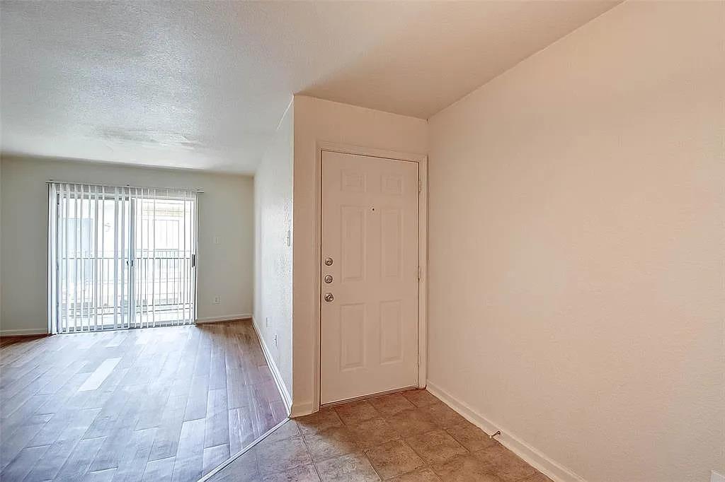 8100 Creekbend