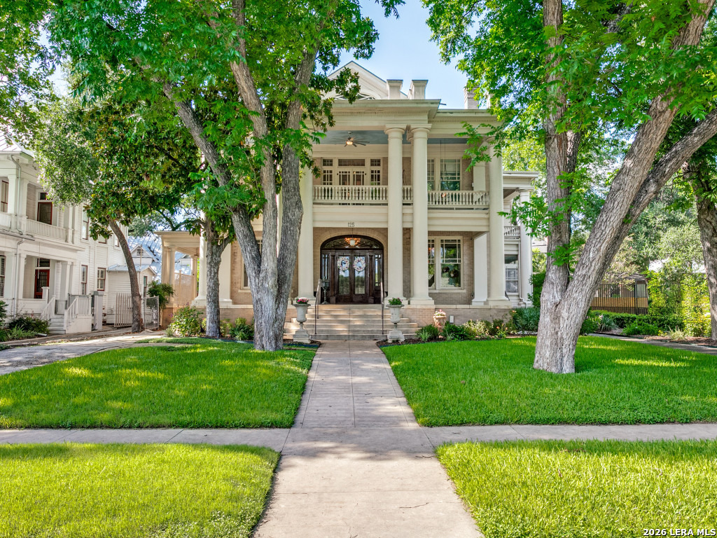 125 W Agarita Ave., San Antonio, TX 78212 — photo 1