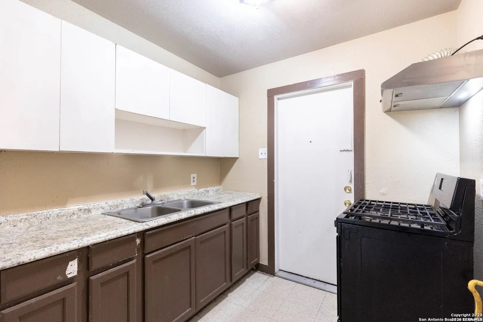 3032 Weir, San Antonio, TX 78226 — photo 1