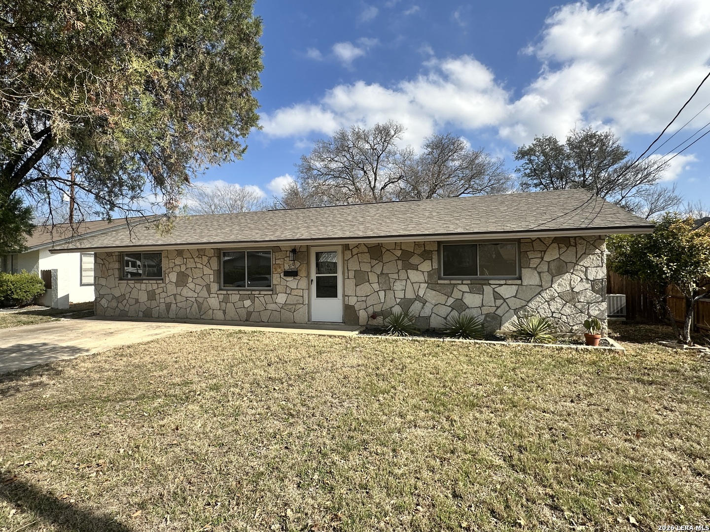 510 Lake Drive, Kerrville, TX 78028 — photo 1