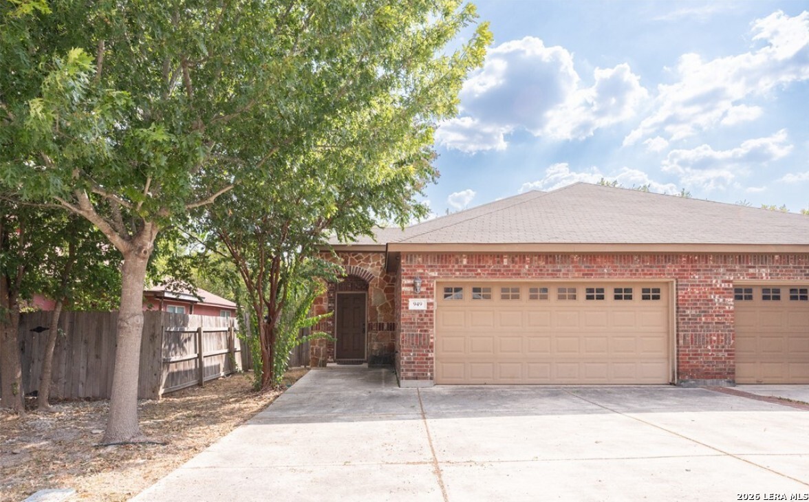 949 Brown Rock, New Braunfels, TX 78130 — photo 1