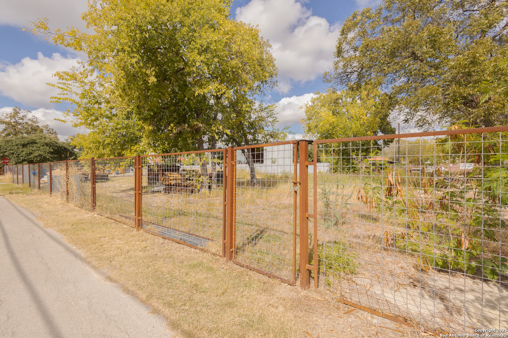 2314 Guadalupe, San Antonio, TX 78207 — photo 1