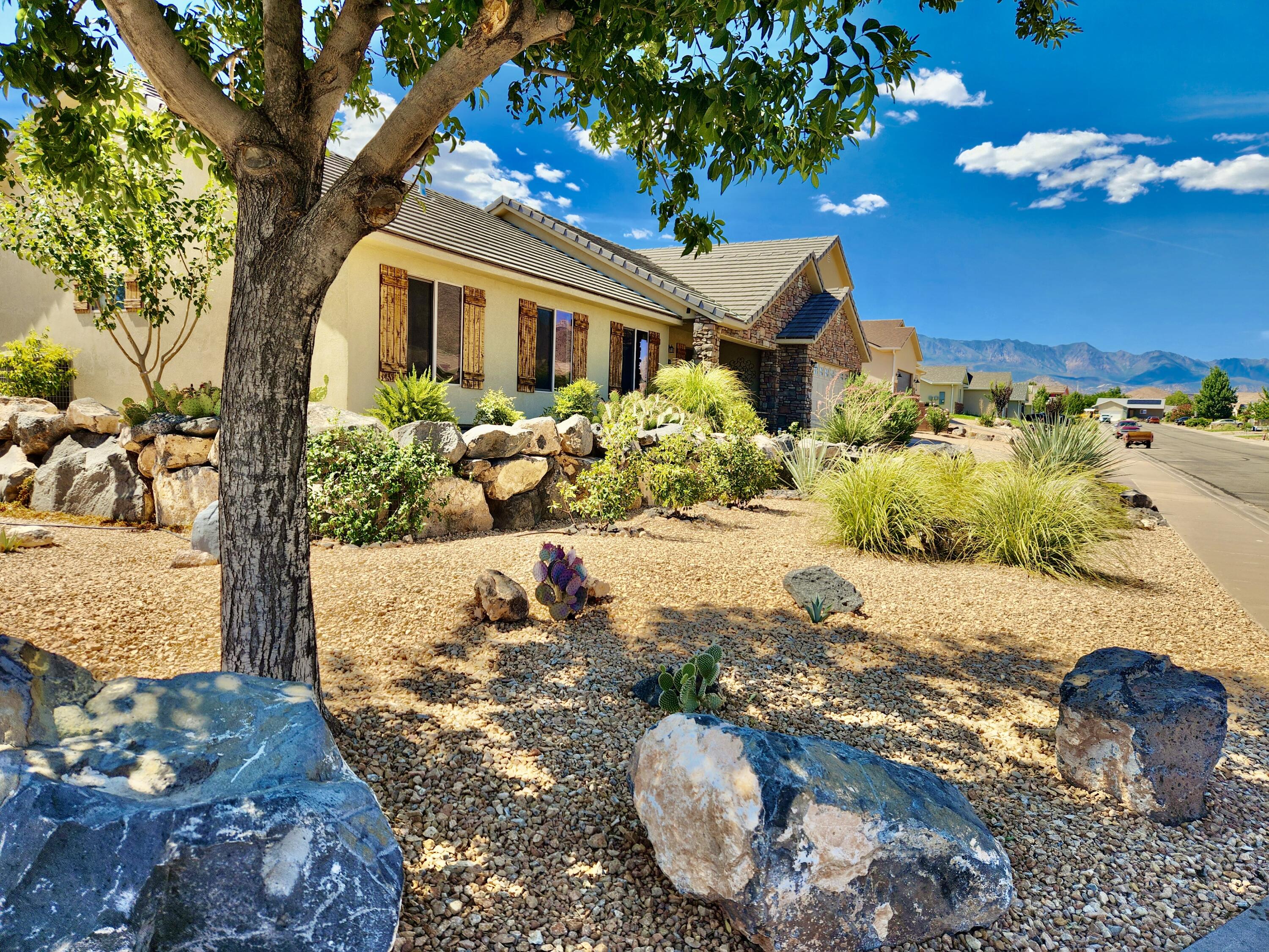 810 Peachtree DR, Toquerville, UT 84774
