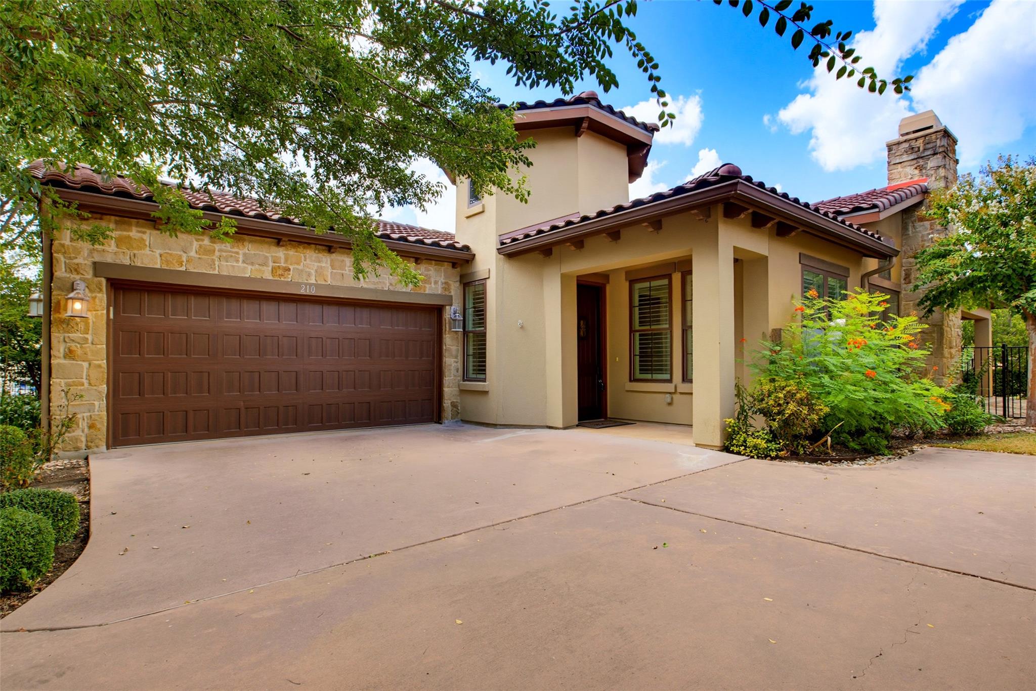 210 Versilia Cir, Lakeway, TX 78734 — photo 1