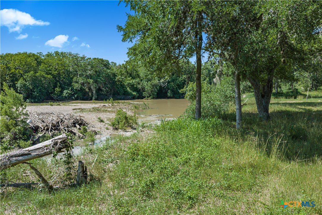 850 Crestview