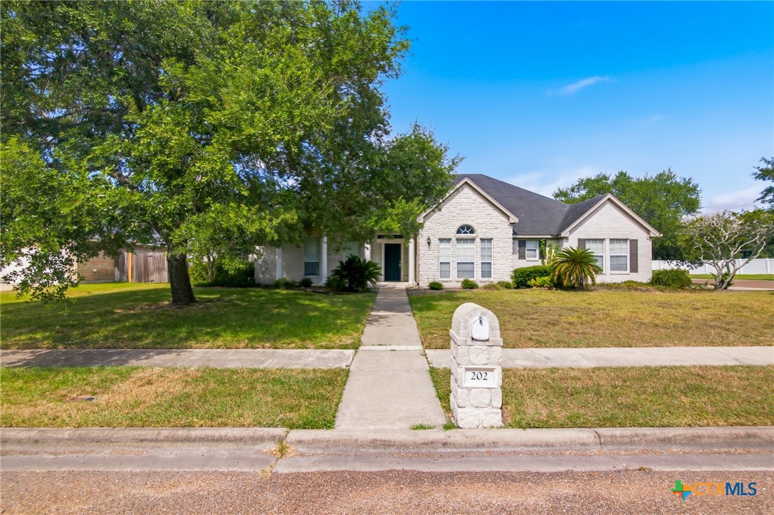 202 Ridge View, Victoria, TX 77904 — photo 1