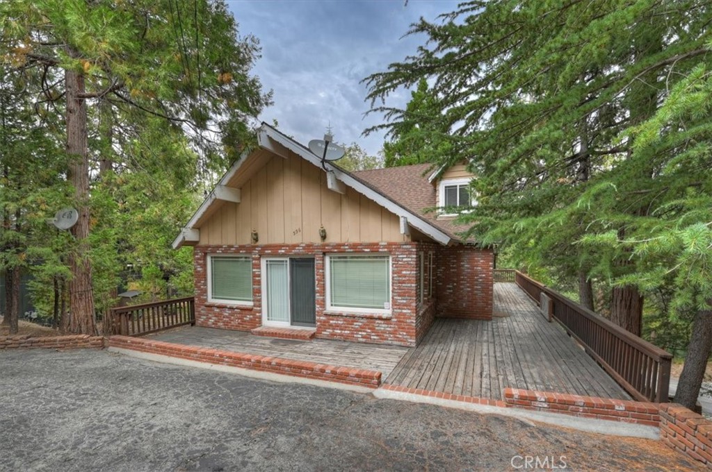 556 Pioneer, Lake Arrowhead, CA 92352 — photo 1