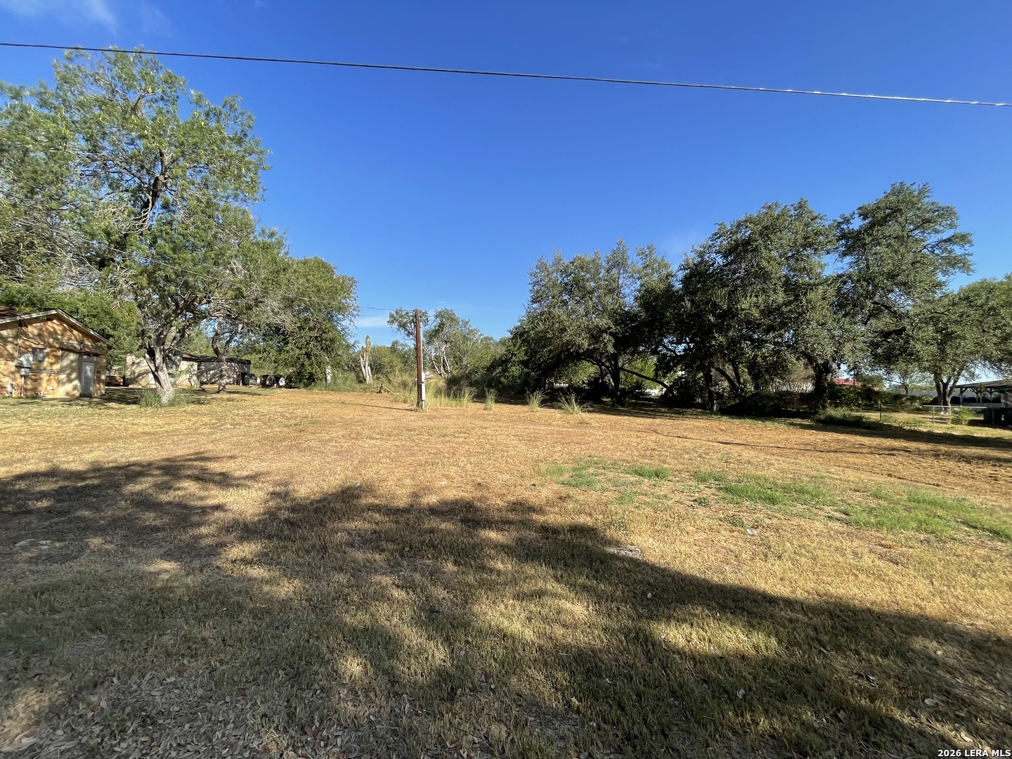 1511 E St, Floresville, TX 78114 — photo 1