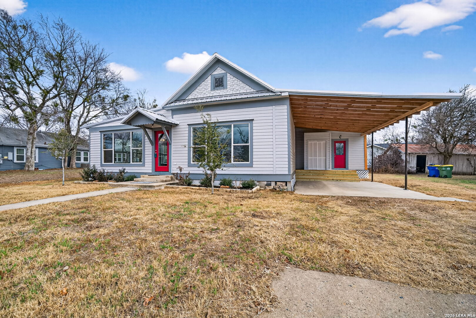 1612 SAINT PETER ST, Gonzales, TX 78629 — photo 1
