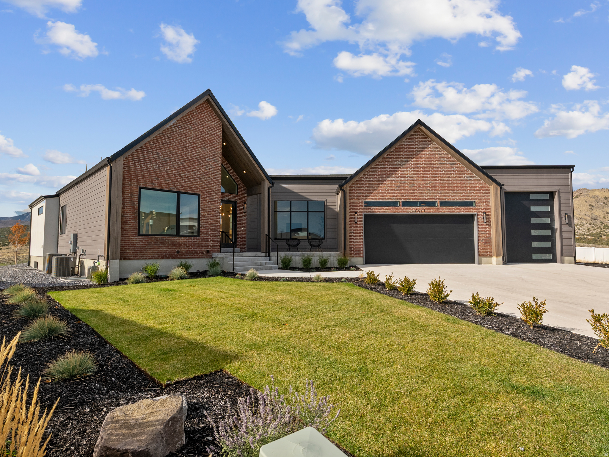 7371 W SUMMIT CREST CIR, Herriman, UT 84096 — photo 1