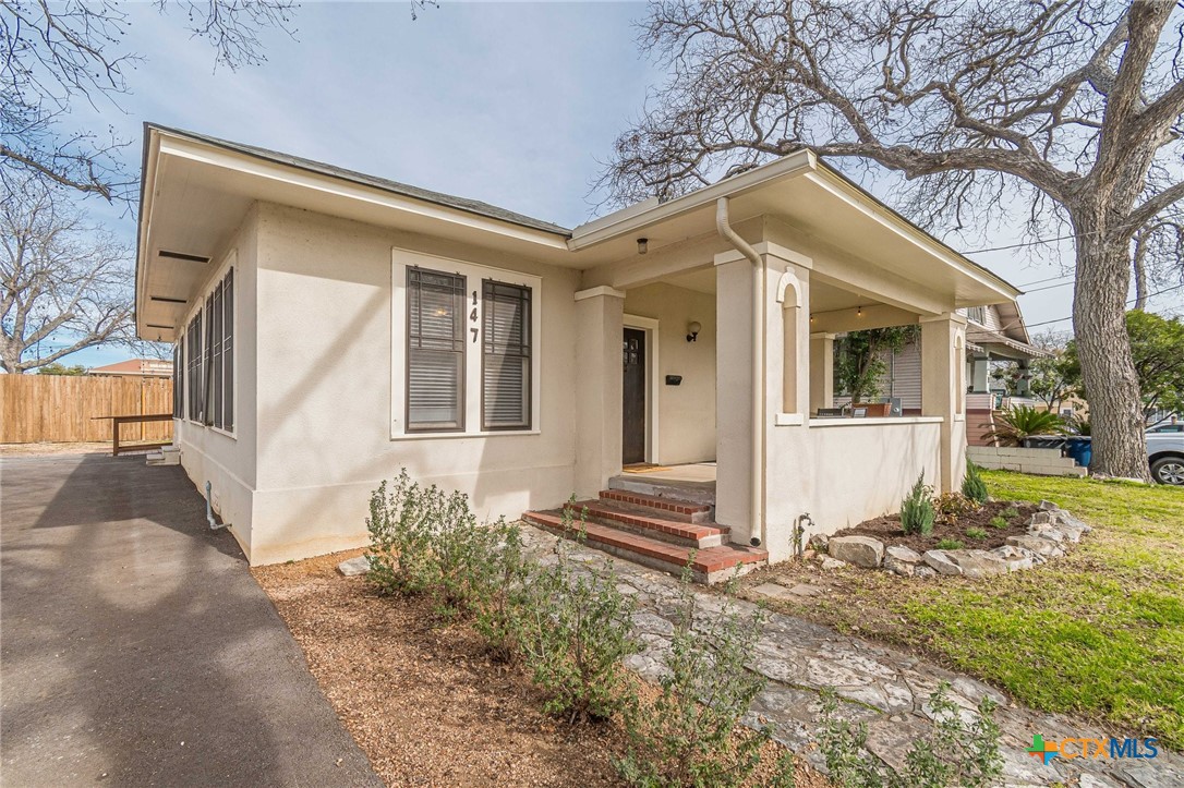 147 S Academy Avenue, New Braunfels, TX 78130 — photo 1