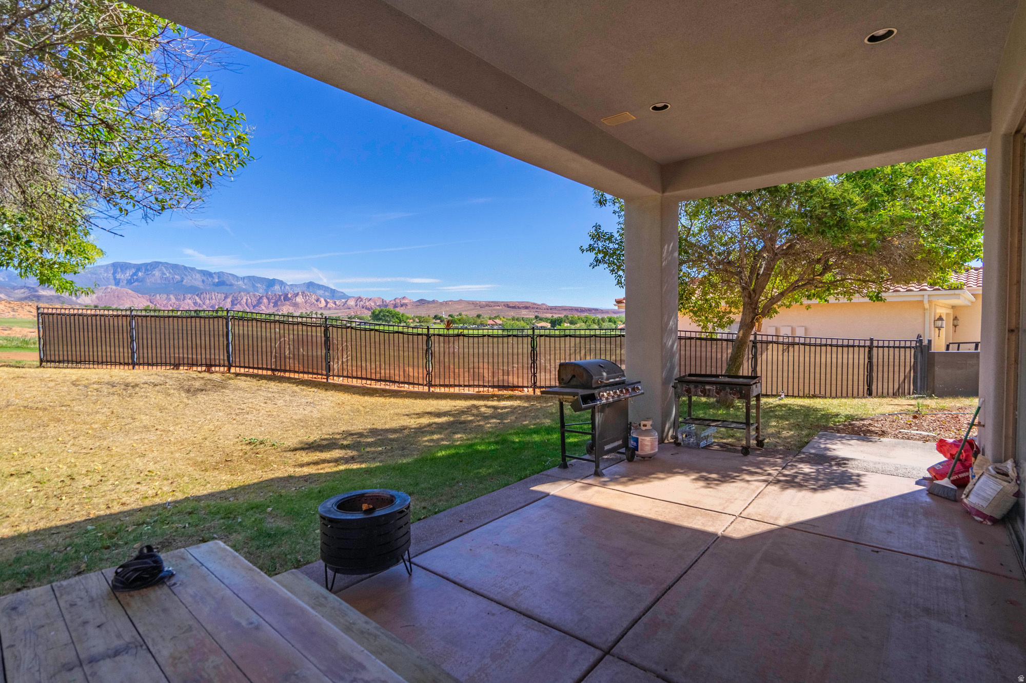 301 N FAIRWAY CIR, Washington, UT 84780 — photo 1