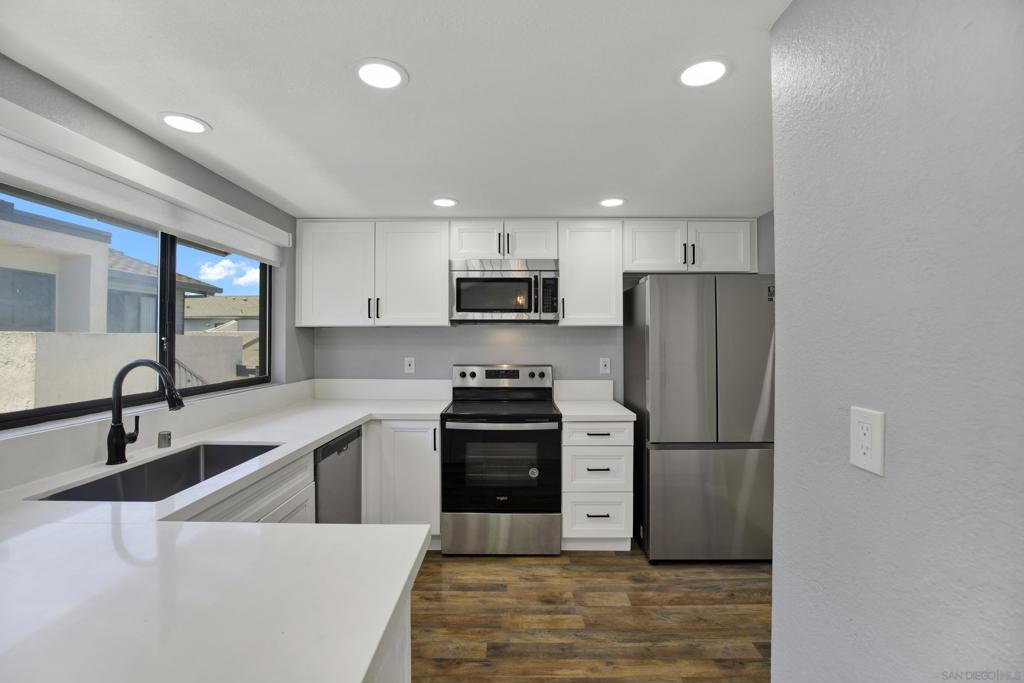 8878 Regents Road 201, San Diego, CA 92122 — photo 1