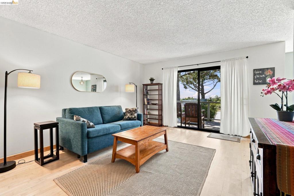 3 Commodore 158, Emeryville, CA 94608 — photo 1
