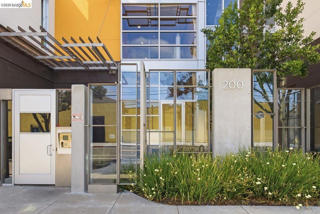 200 2nd St 403, Oakland, CA 94607 — photo 1