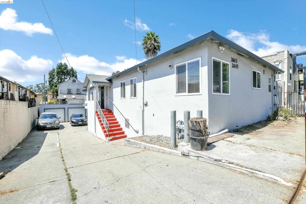 2605 Prentiss Pl, Oakland, CA 94601 — photo 1