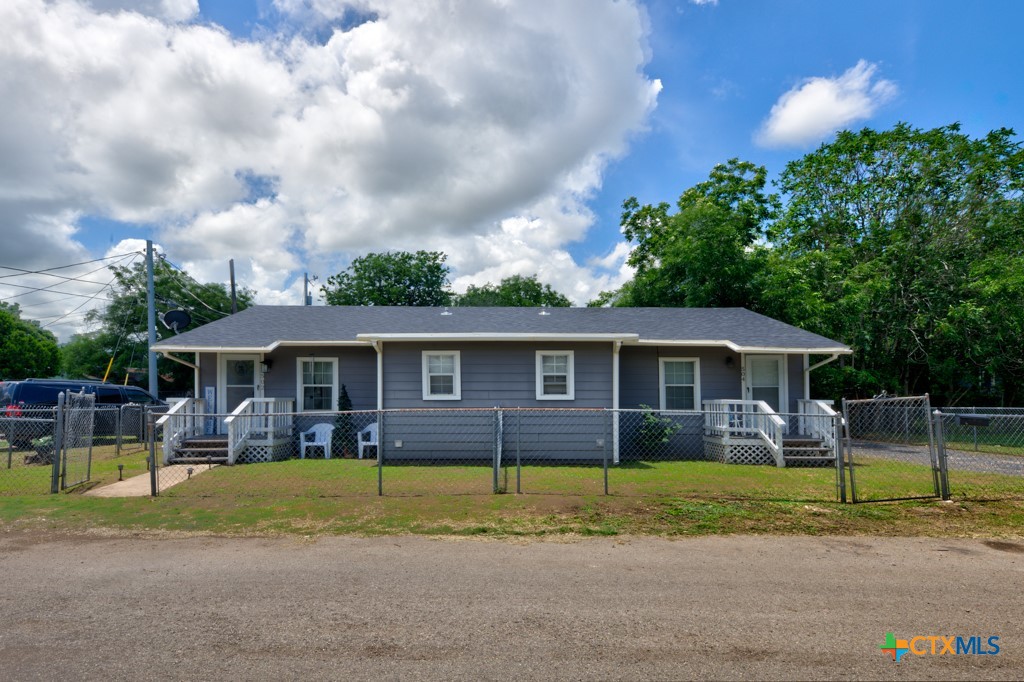 504 Shannon Avenue 502, Seguin, TX 78155 — photo 1