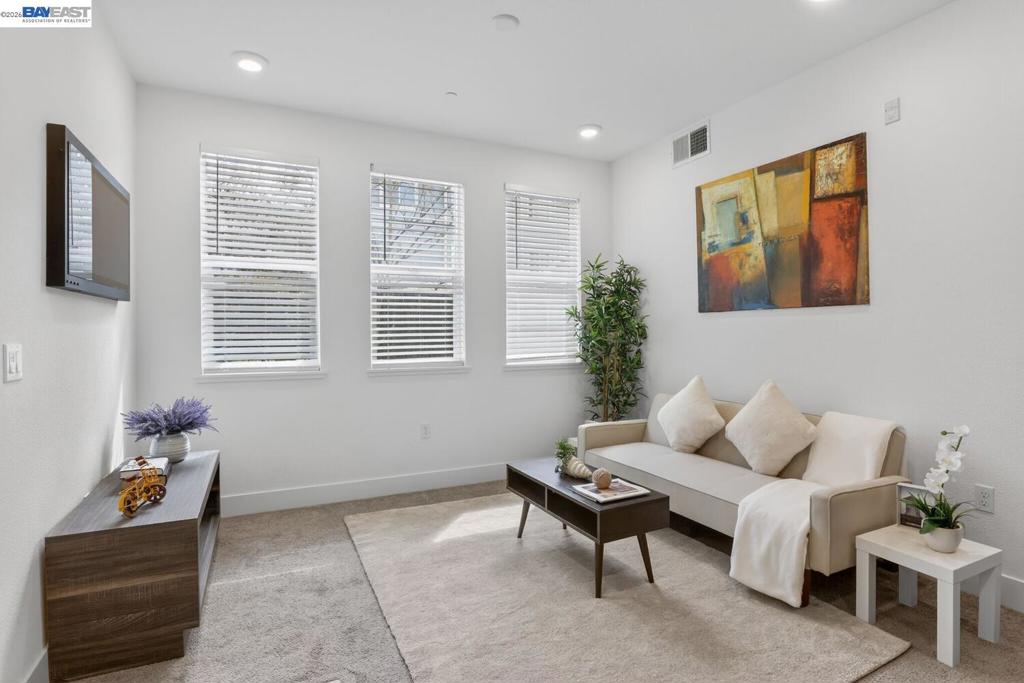 411 Rhythm Ln, Hayward, CA 94544 — photo 1