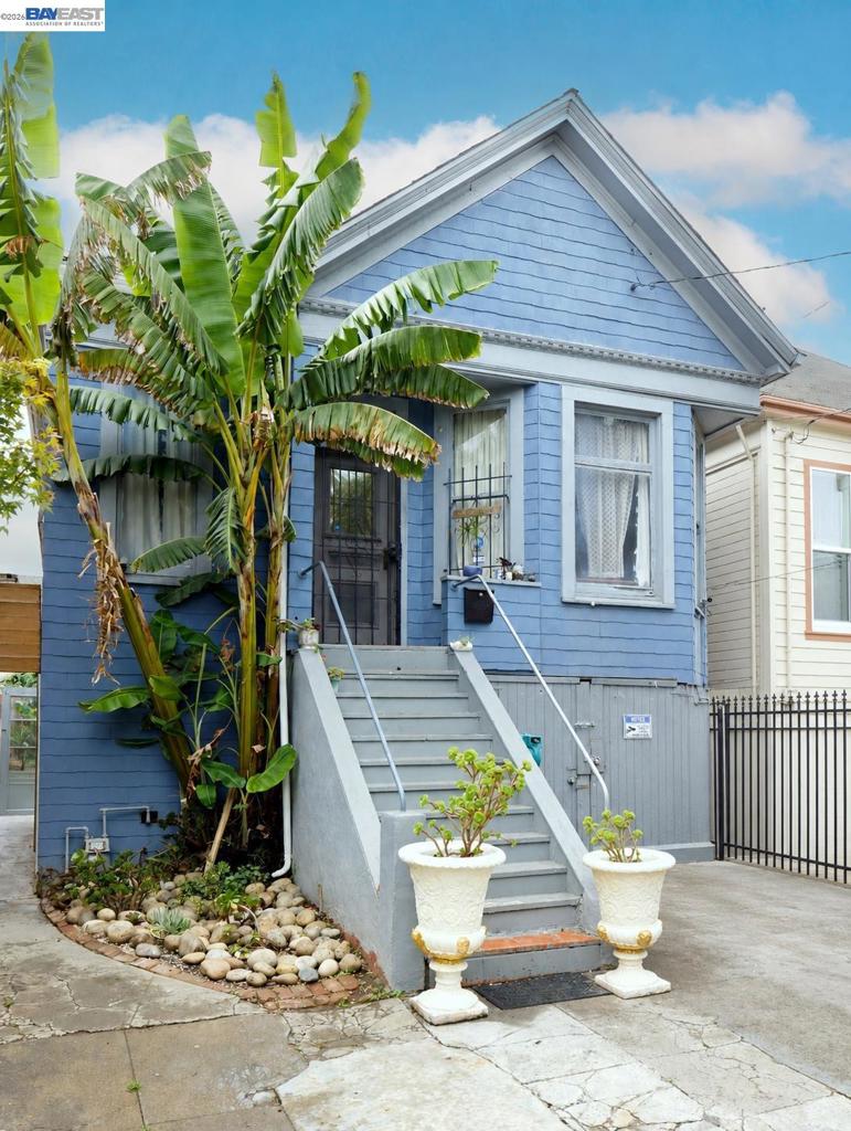 1538 16Th Ave, Oakland, CA 94606 — photo 1