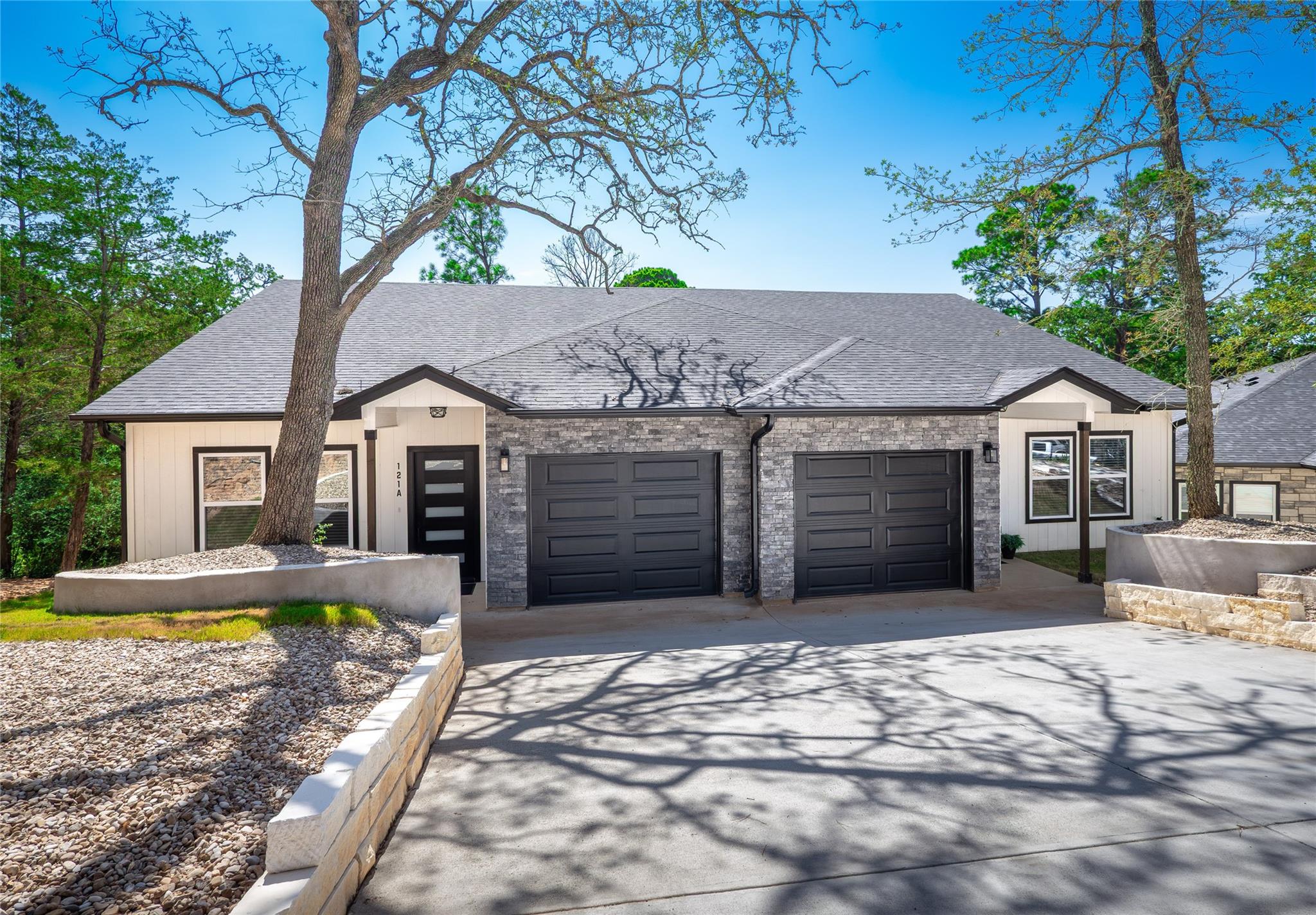 121 Kanaio, Bastrop, TX 78602 — photo 1