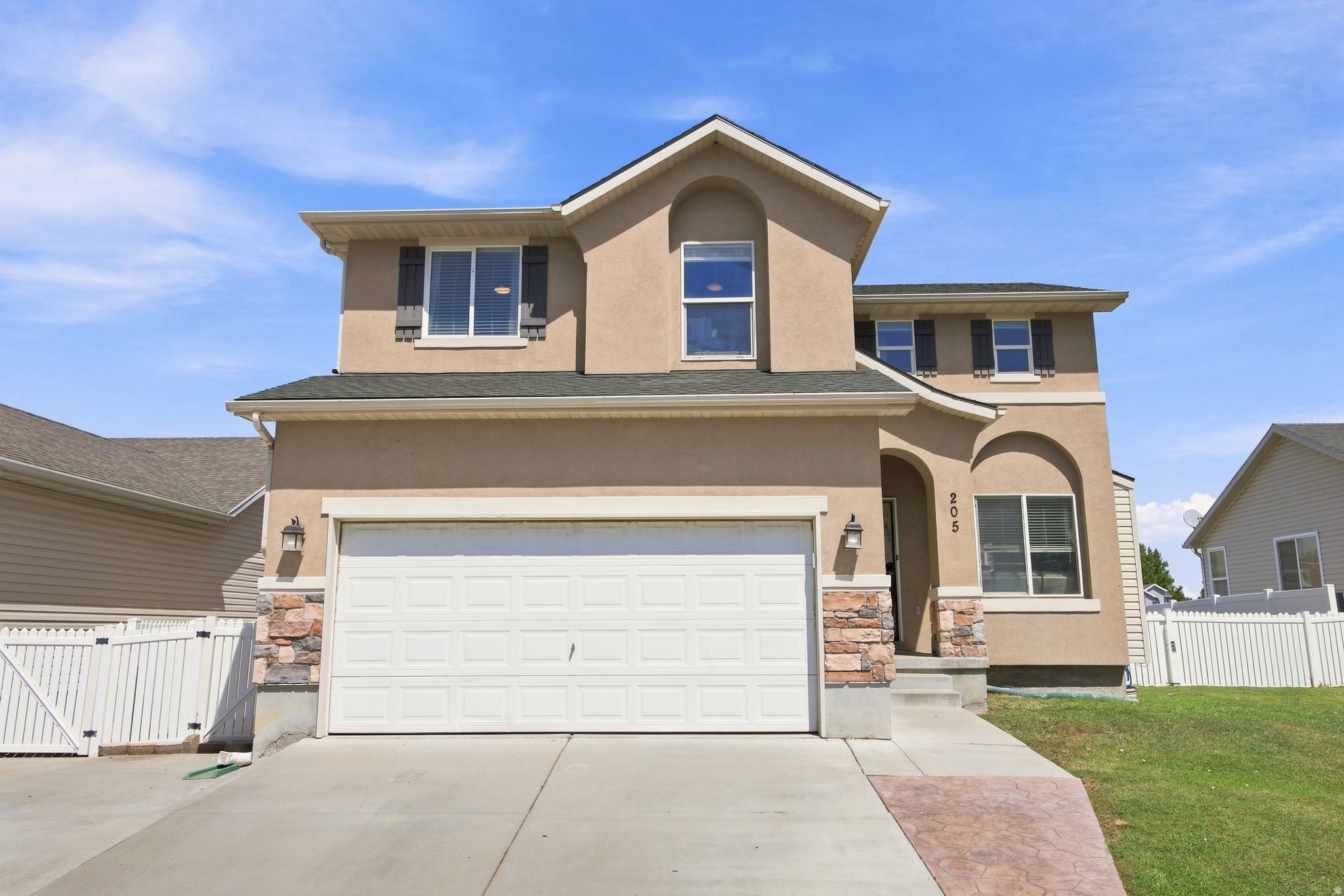 205 E CLERMONT LN