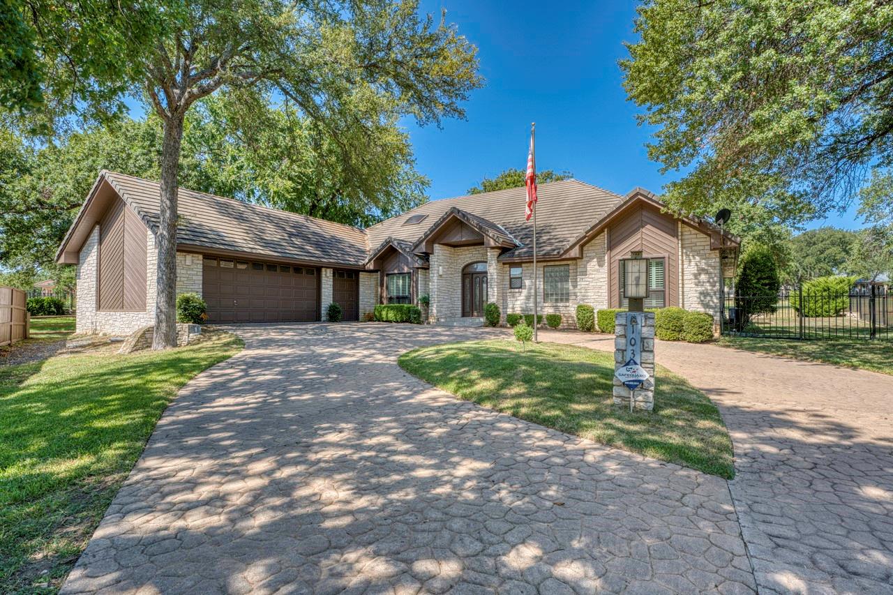 103 Southern Spur, Horseshoe Bay, TX 78657 — photo 1
