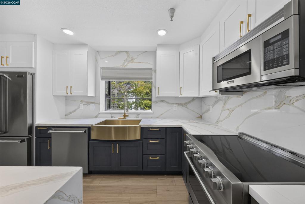2578 Oak Road 215, Walnut Creek, CA 94597-7821 — photo 1