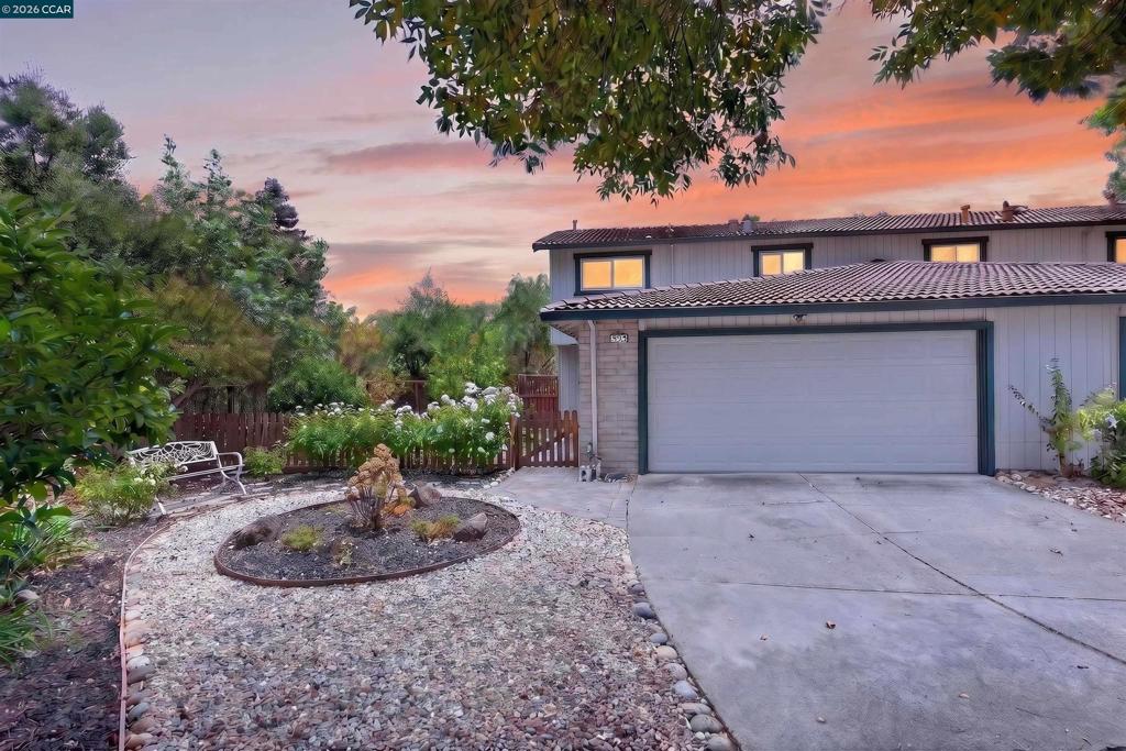 584 Mission Pl, Danville, CA 94526 — photo 1