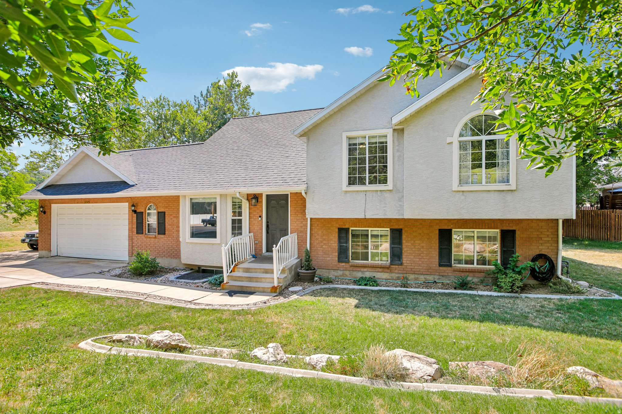 1005 EDGEWOOD DR, South Ogden, UT 84403 — photo 1