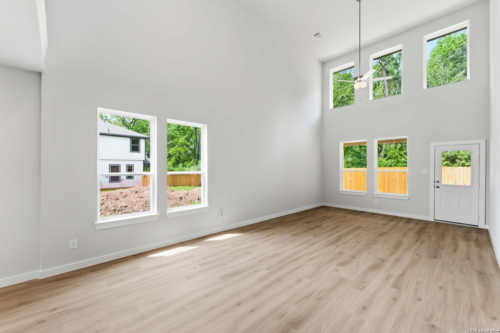 16506 Sweet Cicely, , 78112 — photo 1