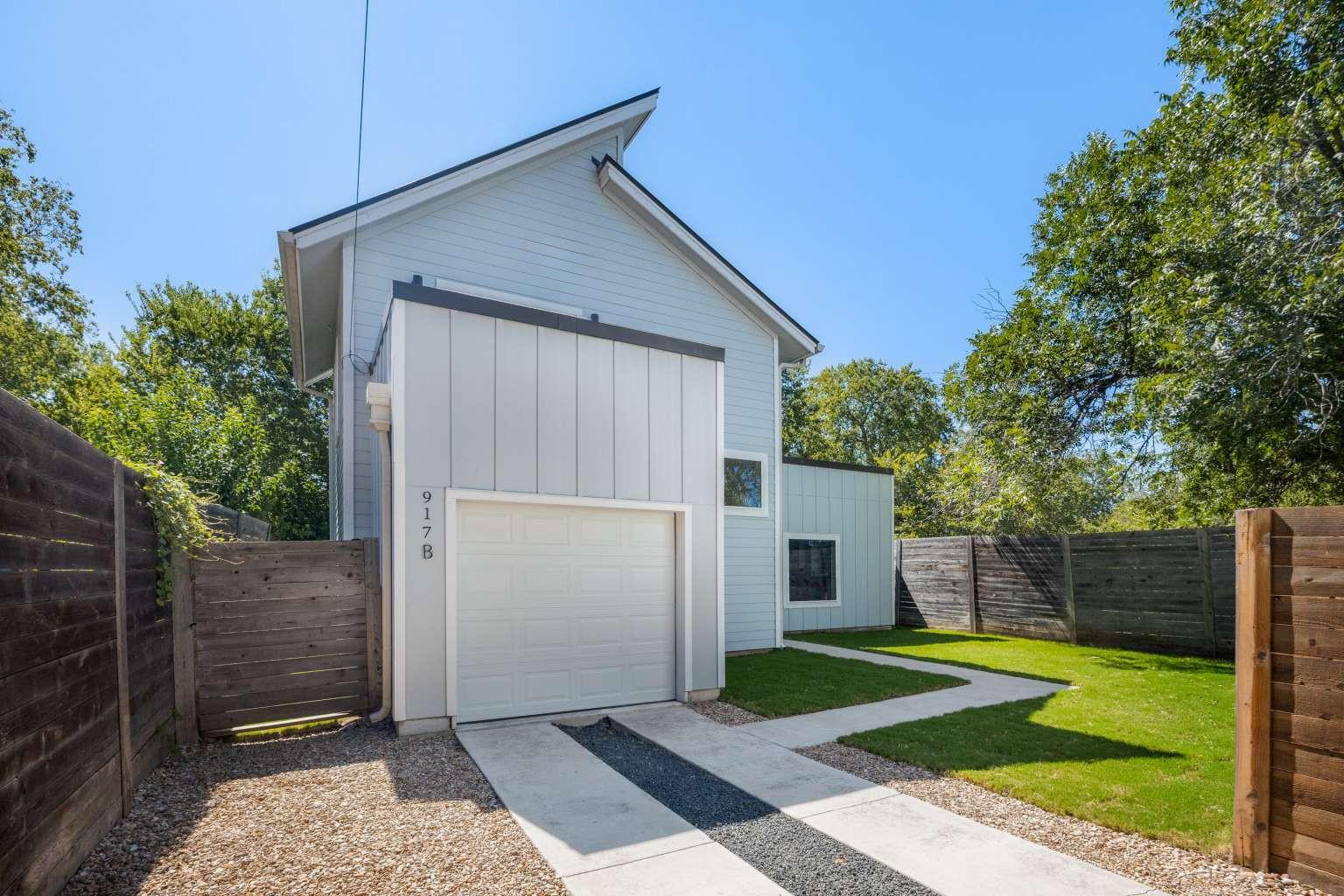 917 Vargas, Austin, TX 78741 — photo 1