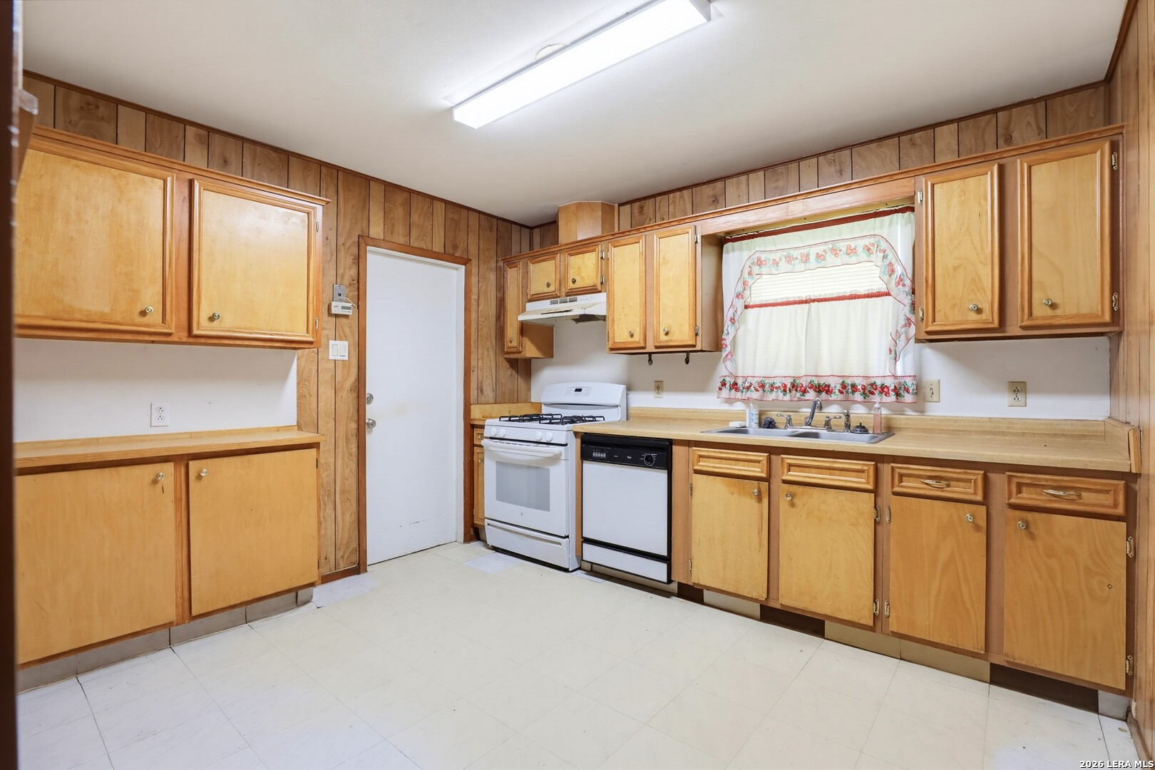 8831 Oakbrook St, ,  78221 — photo 1