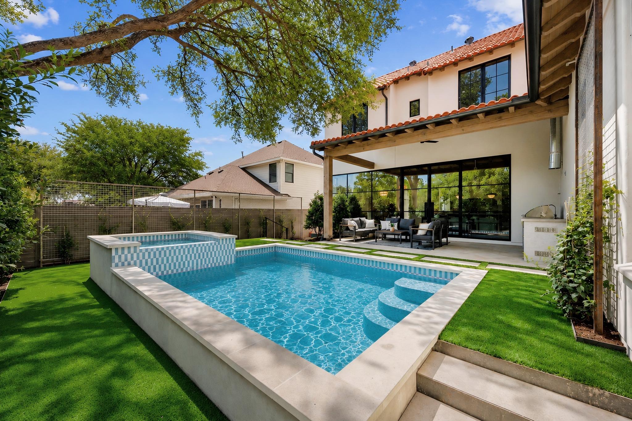 2114 11th, Austin, TX 78703 — photo 1