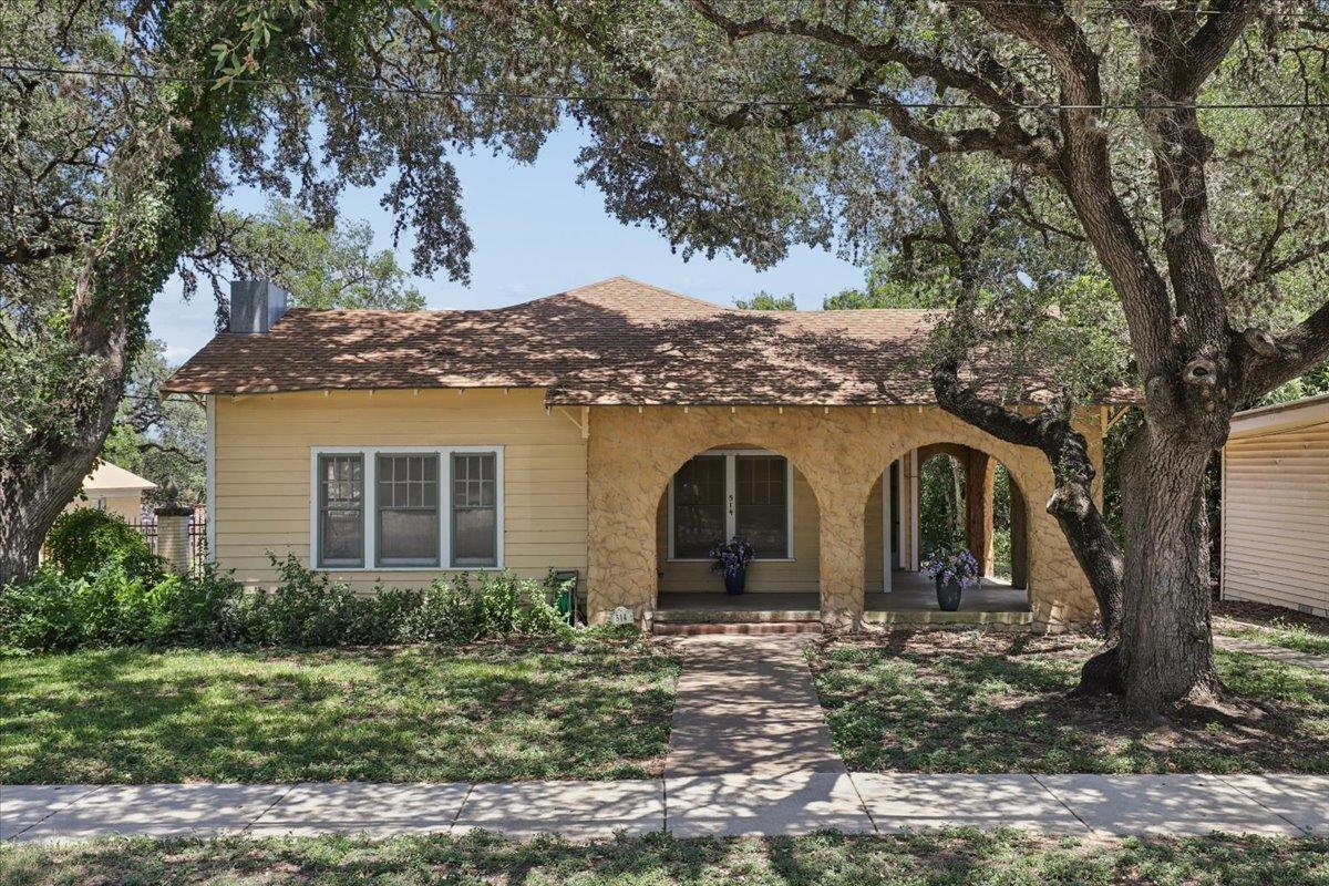 514 Main, Lockhart, TX 78644 — photo 1