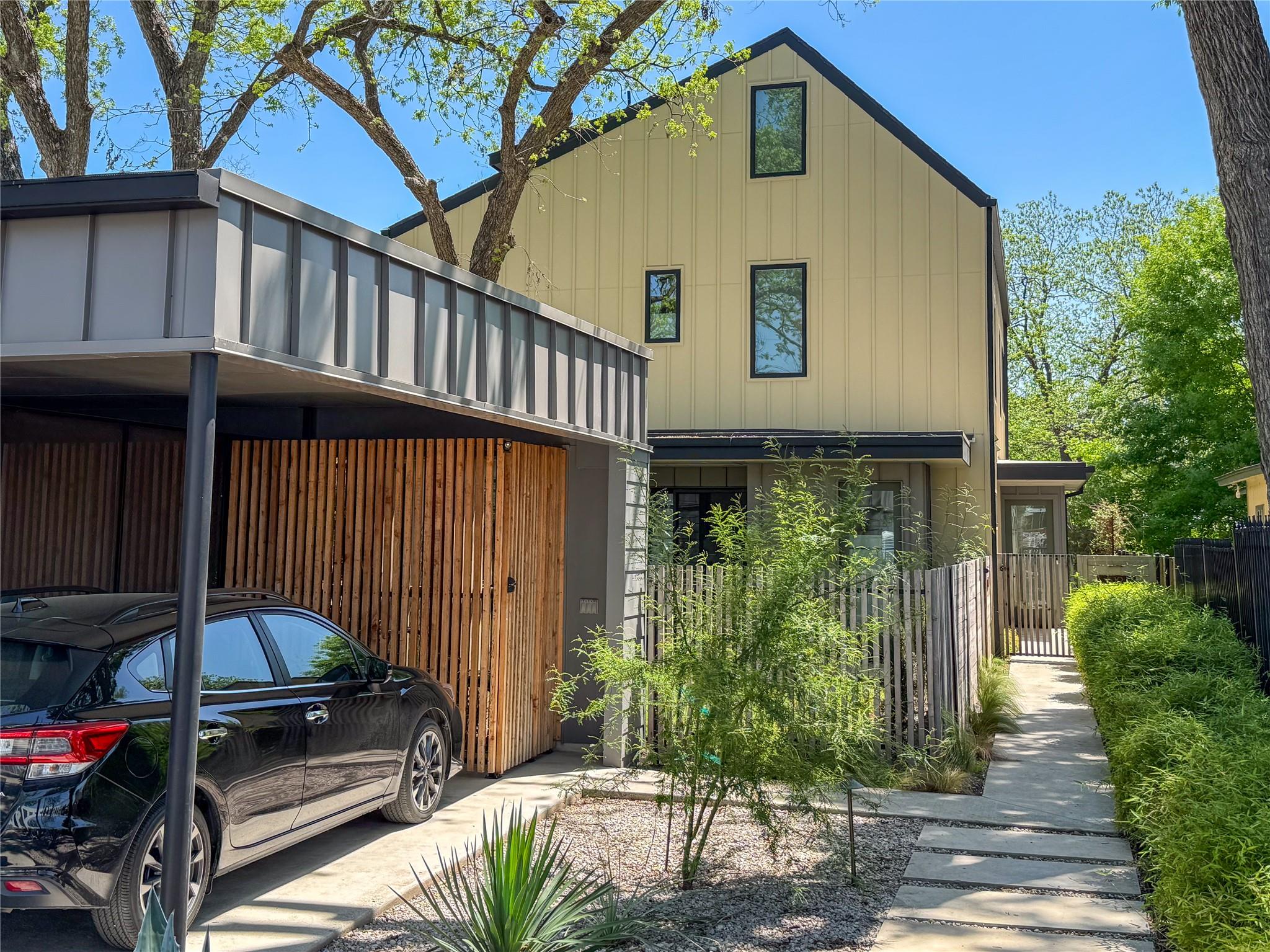 619 Tillery, Austin, TX 78702 — photo 1