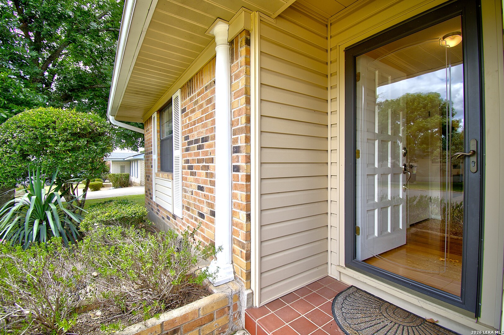 907 LAKE DR, , 78028 — photo 1