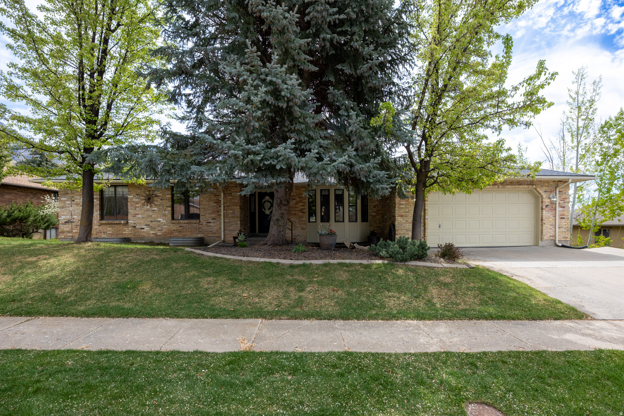 2612 E ANTELOPE DR, Layton, UT 84040 — photo 1
