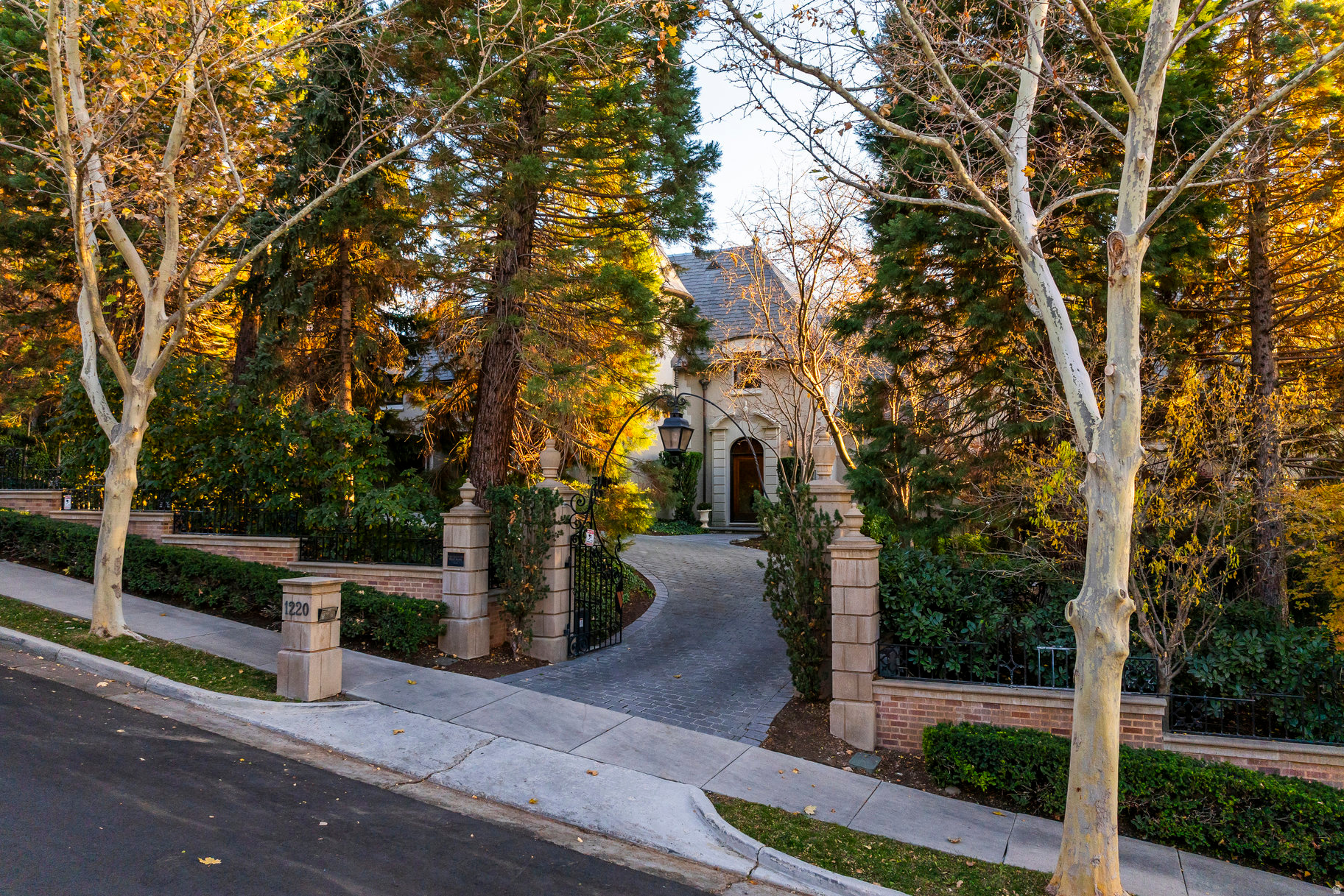 1220 E YALE AVE, Salt Lake City, UT 84105 — photo 1