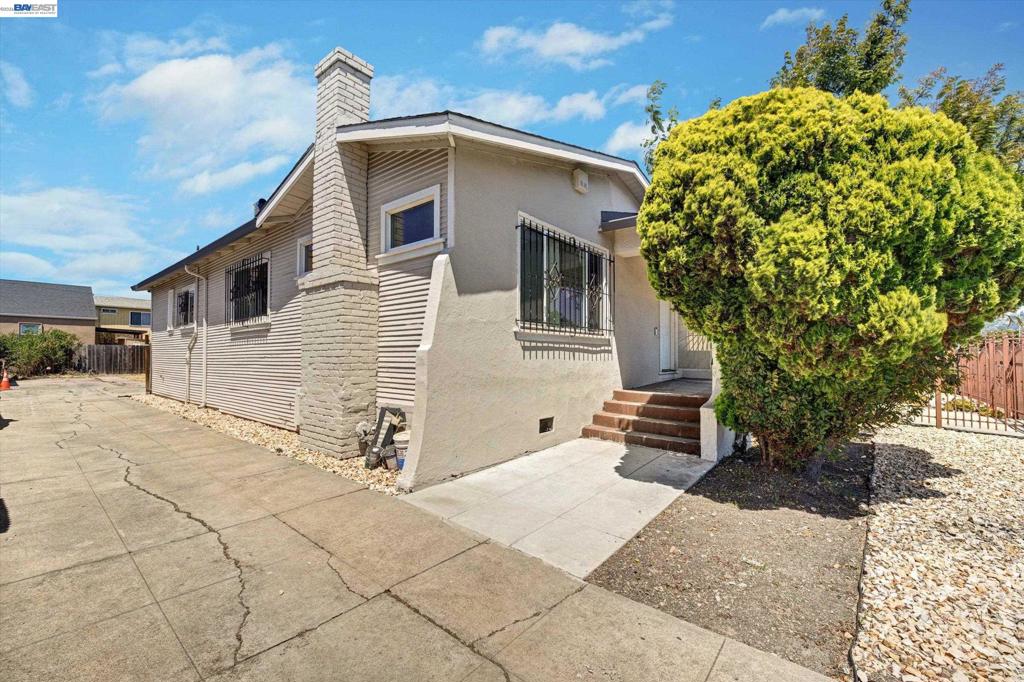 1707 73Rd Ave, Oakland, CA 94621 — photo 1