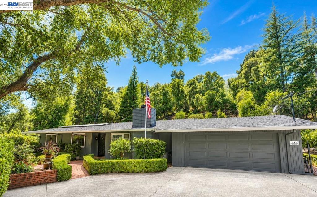 516 Moraga Way, Orinda, CA 94563 — photo 1
